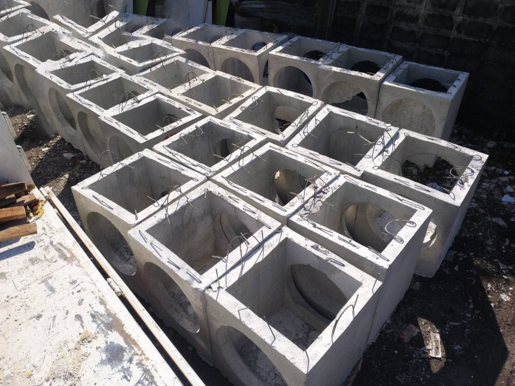 บ่อพักคอนกรีตเสริมเหล็ก